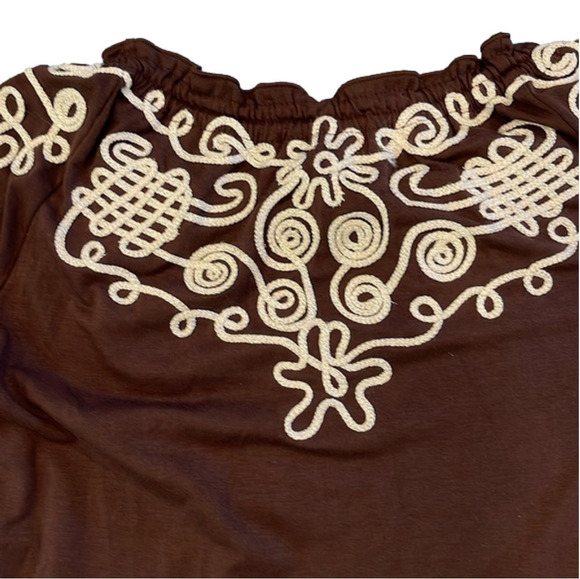 Lauren Michelle M stretch brown 3/4 sleeve appliqué top with shimmery thread - Picture 10 of 12